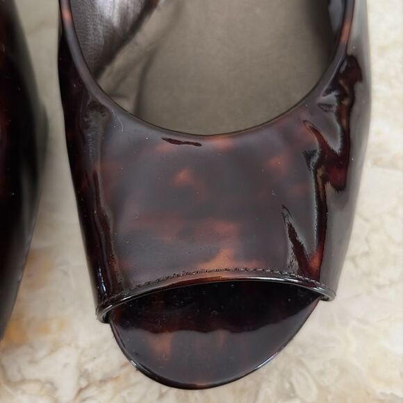 Stuart Weitzman Tortoise Shell Patent Leather Peep Toe Wedge Slingback Heels - Picture 11 of 13